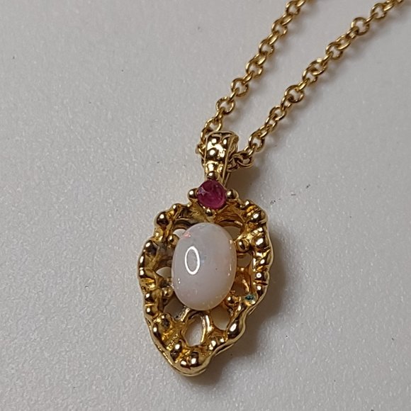 Vintage Small Leaf Shaped Pendant Necklace 18.5 Inches Long - Picture 3 of 15